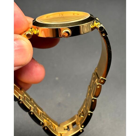 Guess Aurora Women\'s Gold-Tone Stainless Steel & Zwarovski Crystals Bangle Watch main image 5